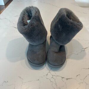Ugg classic tall boots in gray size 9